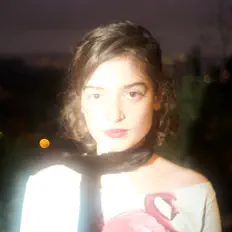 Posłuchaj wykonawcy Lily Piette, obejrzyj teledyski, przeczytaj biografię, zobacz daty tras koncertowych i nie tylko!