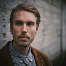 Ακούστε περιεχόμενο από Harry Bartlett, παρακολουθήστε μουσικά βίντεο, διαβάστε το βιογραφικό, δείτε ημερομηνίες περιοδείας, και πολλά ακόμη!