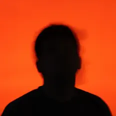 Hör dir COVEO an, schau dir Musikvideos an, lies die Biografie, finde Tourdaten und mehr!