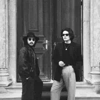 Escucha a undefined, mira vídeos musicales, lee la biografía, consulta fechas de giras y mucho más.