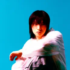 聆聽 Hwy、觀看音樂影片、閱讀小傳、查看巡演日期等！