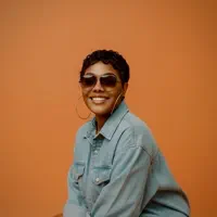 Ascolta undefined, guarda video musicali, leggi la biografia, vedi le date del tour & altro!