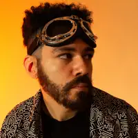 Ascolta undefined, guarda video musicali, leggi la biografia, vedi le date del tour & altro!