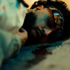 JAYVEEを聴いたり、ミュージックビデオを鑑賞したり、経歴やツアー日程などを確認したりしましょう！