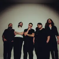 Ouve undefined, vê vídeos de música, lê a biografia, vê as datas da digressão e muito mais!