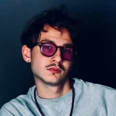 聆聽 Денис Берн、觀看音樂影片、閱讀小傳、查看巡演日期等！