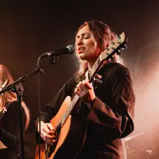 Escucha a Lunace, mira vídeos musicales, lee la biografía, consulta fechas de giras y mucho más.