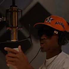 Escucha a King Keen, mira videos musicales, lee su biografía, consulta las fechas de las gira y más.