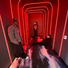 Final Draft सुनें, म्यूज़िक वीडियो देखें, बायो पढ़ें, दौरे की तारीखें और बहुत कुछ देखें!