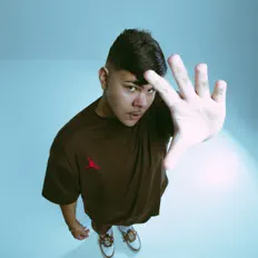 Escucha a SIMBA, mira vídeos musicales, lee la biografía, consulta fechas de giras y mucho más.