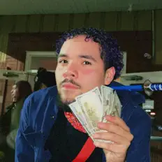 marshyyyを聴いたり、ミュージックビデオを鑑賞したり、経歴やツアー日程などを確認したりしましょう！