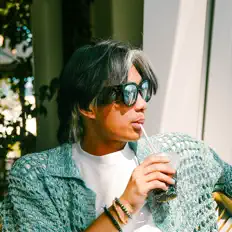 Poslechněte si interpreta Emperorjuul, sledujte hudební videa, přečtěte si životopis, podívejte se na data turné a další informace.