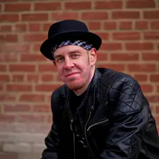 Posłuchaj wykonawcy Plaid On Flannel, obejrzyj teledyski, przeczytaj biografię, zobacz daty tras koncertowych i nie tylko!