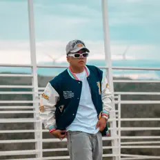 聆聽 J-Lhutz、觀看音樂影片、閱讀小傳、查看巡演日期等！