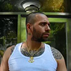 聆聽 Lex Lavo、觀看音樂影片、閱讀小傳、查看巡演日期等！