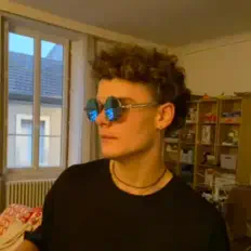 DREM.을(를) 듣고, 뮤직 비디오를 보고, 약력을 읽고, 투어 일정 등을 확인하세요!