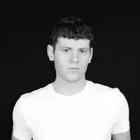 Hör dir undefined an, schau dir Musikvideos an, lies die Biografie, finde Tourdaten und mehr!