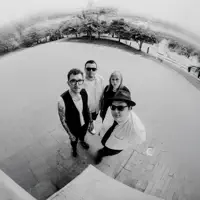 Ascolta undefined, guarda video musicali, leggi la biografia, vedi le date del tour & altro!