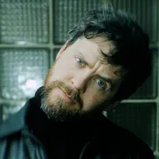 ЗЕЛЕНЬを聴いたり、ミュージックビデオを鑑賞したり、経歴やツアー日程などを確認したりしましょう！