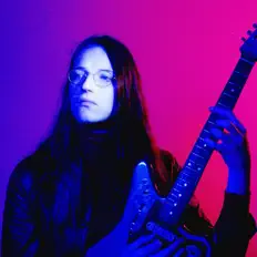 Ascolta Maxine Gillon, guarda video musicali, leggi la biografia, vedi le date del tour & altro!