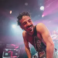 Poslechněte si interpreta undefined, sledujte hudební videa, přečtěte si životopis, podívejte se na data turné a další informace.