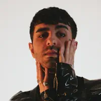 Ouve undefined, vê vídeos de música, lê a biografia, vê as datas da digressão e muito mais!