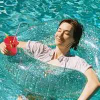 Luister naar undefined, bekijk muziekvideo's, lees de bio, bekijk de tourdata, en meer!