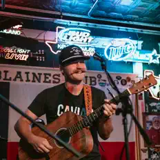 Poslechněte si interpreta Carter Peaslee, sledujte hudební videa, přečtěte si životopis, podívejte se na data turné a další informace.