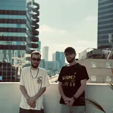 Dengarkan KLOUDs, tonton video musik, baca bio, lihat tanggal tur & lainnya!