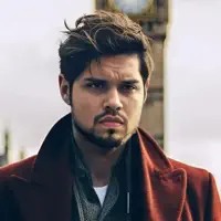 undefinedを聴いたり、ミュージックビデオを鑑賞したり、経歴やツアー日程などを確認したりしましょう！