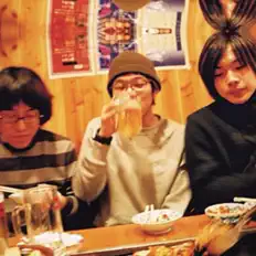 Zanzow-Cafeを聴いたり、ミュージックビデオを鑑賞したり、経歴やツアー日程などを確認したりしましょう！