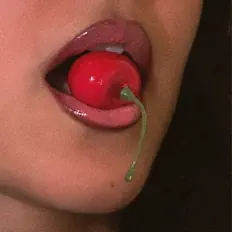 聆聽 Nisha、觀看音樂影片、閱讀小傳、查看巡演日期等！