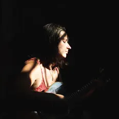Lyla Dipaulを聴いたり、ミュージックビデオを鑑賞したり、経歴やツアー日程などを確認したりしましょう！