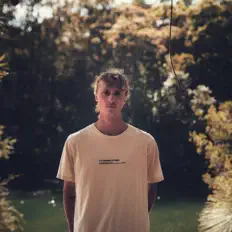 James Sutherland dinle, müzik videolarını izle, biyografisini oku, tur tarihlerini ve daha fazlasını gör!