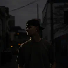 聆聽 Crews、觀看音樂影片、閱讀小傳、查看巡演日期等！