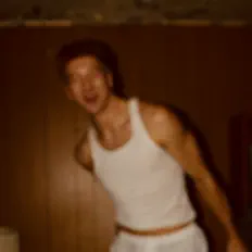 收听 Russell Elliot、观看音乐视频、阅读小传、查看巡演日期等 ！