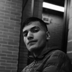 Ascolta Chris Lonely, guarda video musicali, leggi la biografia, vedi le date del tour & altro!