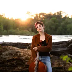 Ouve Juliana Soltis, vê vídeos de música, lê a biografia, vê as datas da digressão e muito mais!