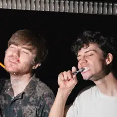 foundead dinle, müzik videolarını izle, biyografisini oku, tur tarihlerini ve daha fazlasını gör!