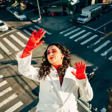 Escucha a Fiona Grey, mira videos musicales, lee su biografía, consulta las fechas de las gira y más.