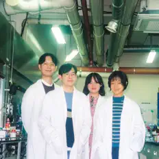 收听 Doorlesshouse、观看音乐视频、阅读小传、查看巡演日期等 ！