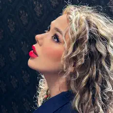 收听 Klaudia、观看音乐视频、阅读小传、查看巡演日期等 ！