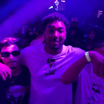 Ascolta Candy, guarda video musicali, leggi la biografia, vedi le date del tour & altro!