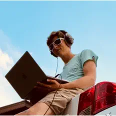 聆聽 Mario Kholostov、觀看音樂影片、閱讀小傳、查看巡演日期等！