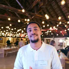 Ascolta Vaughn Valentine, guarda video musicali, leggi la biografia, vedi le date del tour & altro!