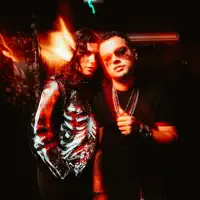 Dengarkan undefined, tonton video musik, baca bio, lihat tanggal tur & lainnya!