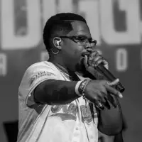 Posłuchaj wykonawcy undefined, obejrzyj teledyski, przeczytaj biografię, zobacz daty tras koncertowych i nie tylko!