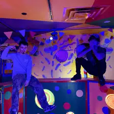 聆聽 Ivo Twins、觀看音樂影片、閱讀小傳、查看巡演日期等！