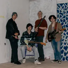 Violet Revival을(를) 듣고, 뮤직 비디오를 보고, 약력을 읽고, 투어 일정 등을 확인하세요!