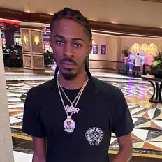 Wigzを聴いたり、ミュージックビデオを鑑賞したり、経歴やツアー日程などを確認したりしましょう！